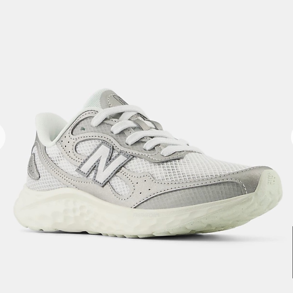 Brand new never worn! New Balance women 6.5. White and silver.